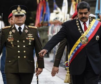Venezuelan President Nicolas Maduro (R) walks next to Venezuelan Defence Minister, Gen. Vladimir Padrino Lopez (L) during a military honour ceremony in Caracas on May 24, 2018. (Photo by Juan BARRETO / AFP)