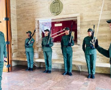 photo_5120923493557013735_y